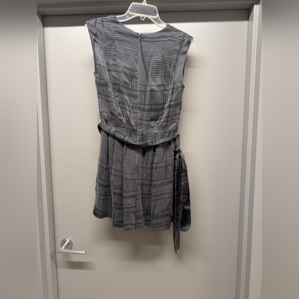 Club Monaco Elegant Gray Sleeveless Dress - Picture 3 of 4